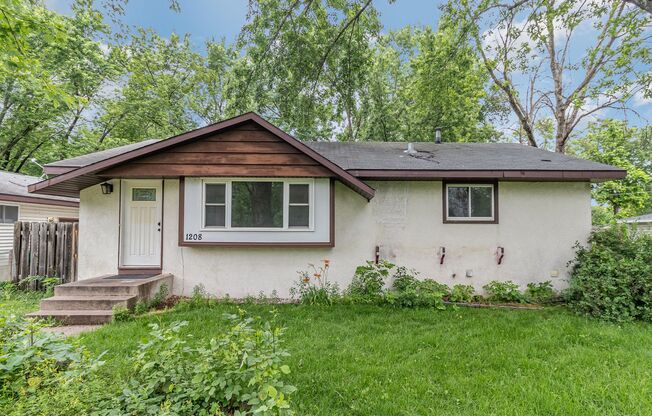 Spacious 5bed|2bath Home w/ Large Backyard & Garage