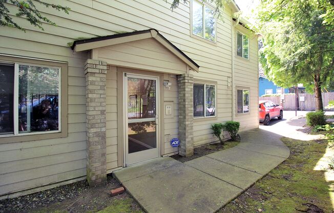 Gorgeous, Clean, and Updated 3 Bedroom Condo in SE Gated Community!