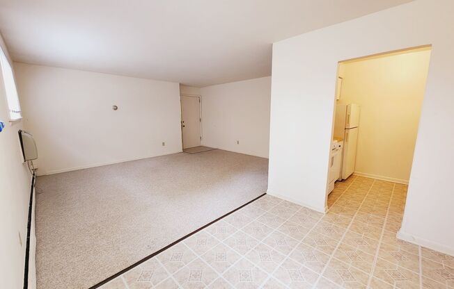 1 bed, 1 bath, 454 sqft, $1,275, Unit M-14