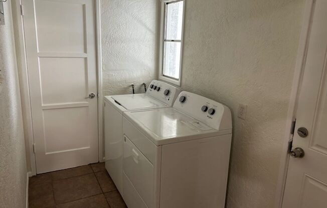 Spacious 3 Bedroom + Den Near Phoenix Country Club