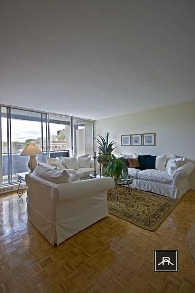126 CHISWICK RD