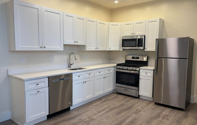 1423 CAMBRIDGE
