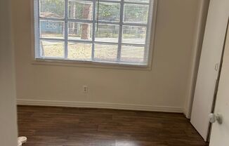 3 beds, 1 bath, $900