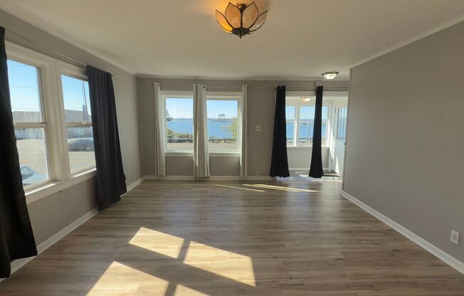 627 W Marine Dr, Astoria, OR 97103