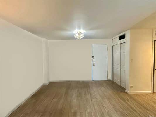 2 beds, 1 bath, $2,700, Unit B201