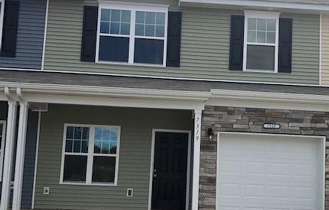 Beautiful Townhome in the steel creek area!