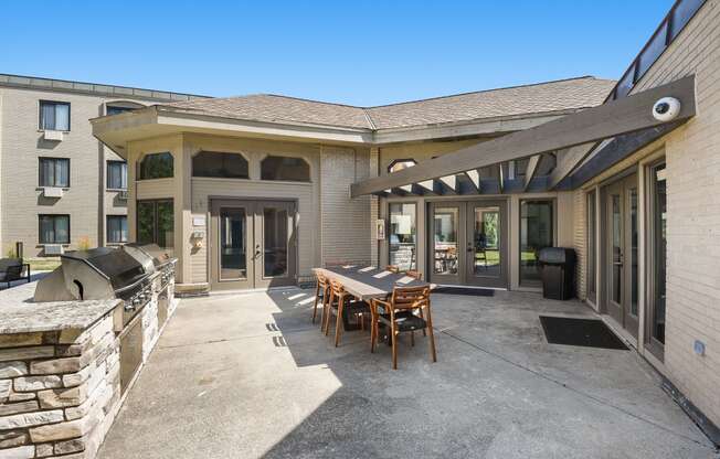 The Edge of Uptown Apartments | Patio & Grill