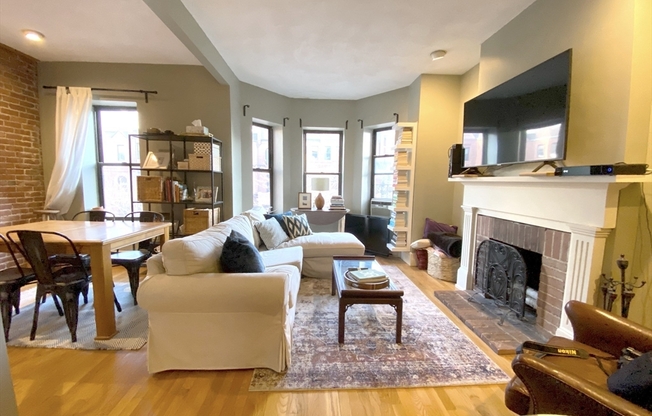 242 W NEWTON ST