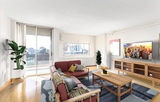 1 bed, 1.5 baths, 700 sqft, $3,200, Unit 807