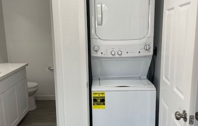 2 beds, 2 baths, $1,375, Unit UNIT 1083