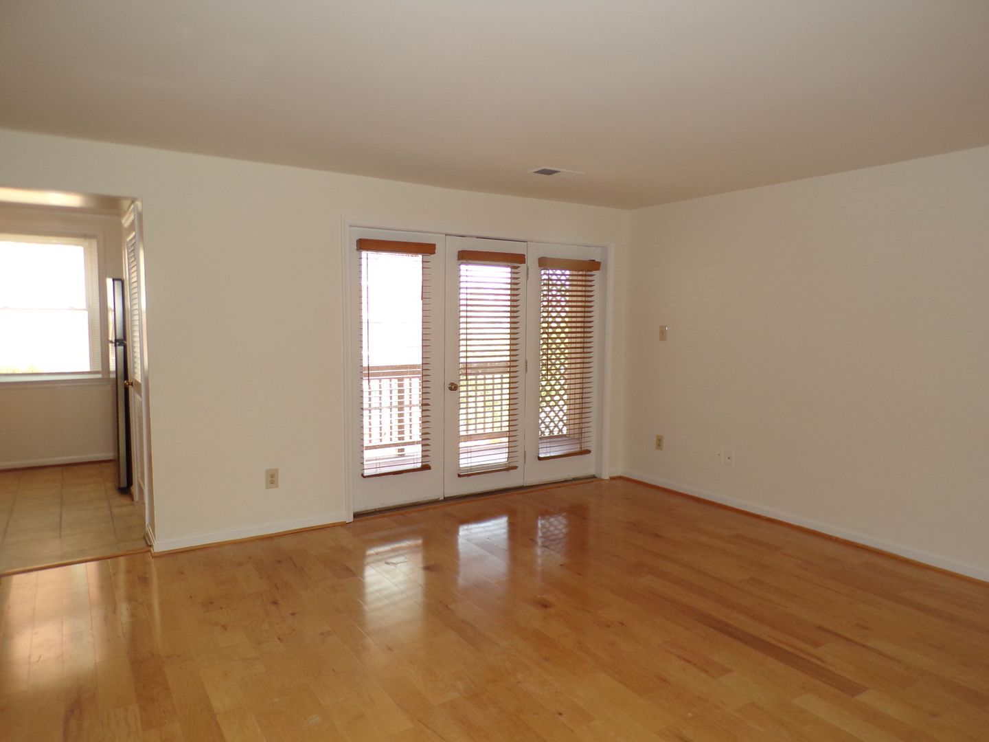 Bright and Cozy Two Bedroom Condo, One Block From Braddock Road Metro