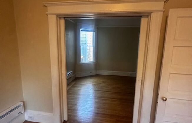 3 beds, 1 bath, $4,595, Unit 22