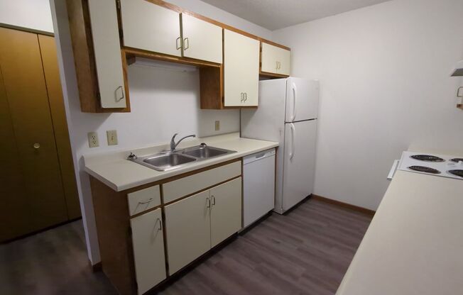 2 beds, 1 bath, 950 sqft, $900, Unit 28-205