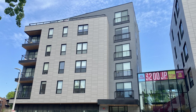 Luxe Washington Street Apartments in Jamaica Plain