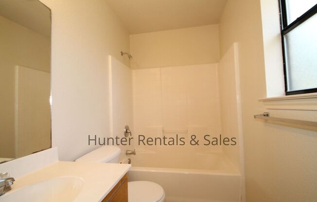 3 beds, 2 baths, $1,175, Unit Unit A