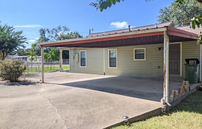 2 Bed 1 Bath home only minutes away from downtown Bryan