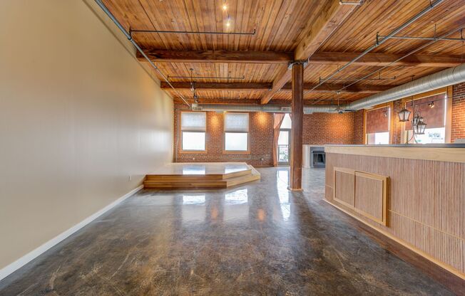 Huge Luxury 2 Story Condo with Private Rooftop Deck!