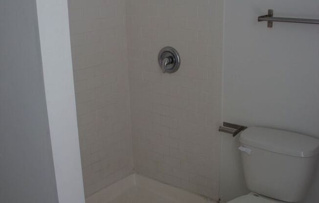 3 beds, 1 bath, $1,950, Unit 10-2