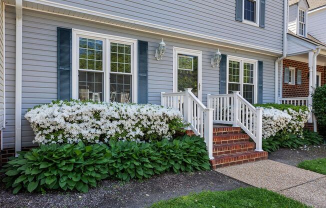 DARLING TOWNHOUSE IN WESTOVER HILLS