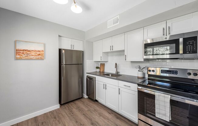 1 bed, 1 bath, 700 sqft, $895, Unit 2F