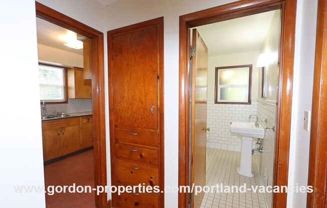 2 beds, 1 bath, $1,875, Unit 2805