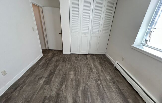 2 beds, 1 bath, $1,325, Unit 108