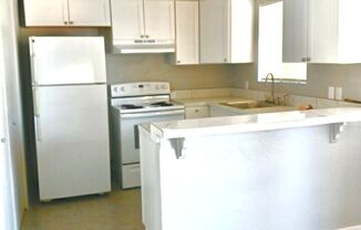 2 beds, 1 bath, $1,200, Unit 441 Elm Street M441