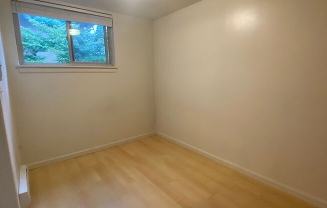 Studio, 1 bath, 425 sqft, $1,350, Unit Unit 15