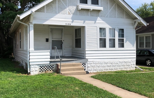 2 beds, 1 bath, $1,200