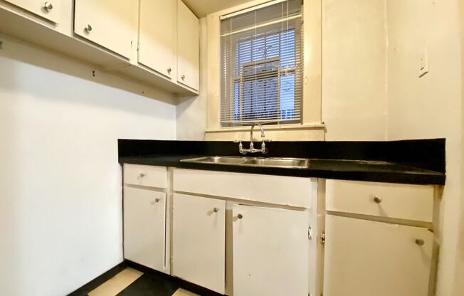 1 bed, 1 bath, 575 sqft, $1,395, Unit B1