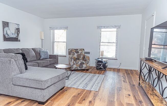 Beautiful RECENTLY REMODELED HISTORIC HOME in beautiful Paddock Hills.