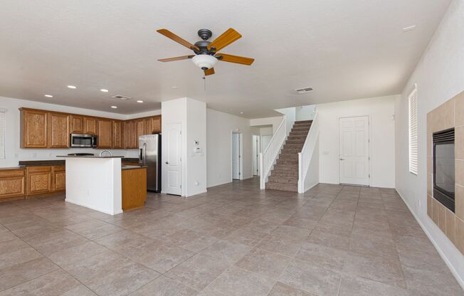 HUGE 4 BEDROOM, 2.75 BATH HOME IN NORTH WITH POOL & SPA