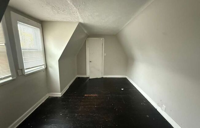 3 BED 1.5 BATH BEAUTIFUL SINGLE HOME!