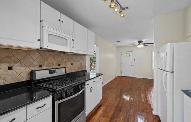 2 beds, 1 bath, $2,199