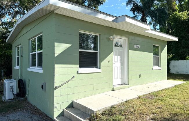 Charming Two Bedroom, One Bath Single Family Home Nestled in Leesburg FL!