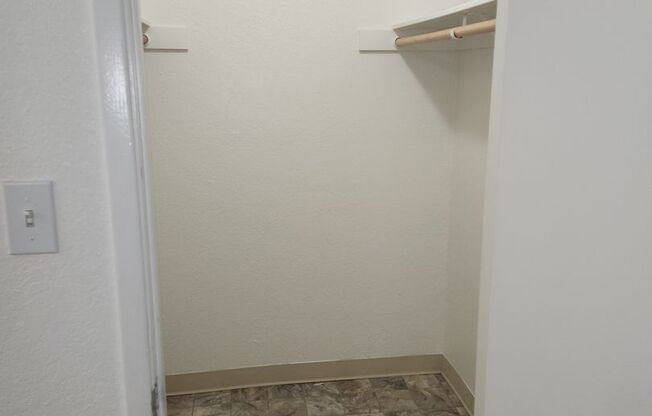 Studio, 1 bath, 375 sqft, $965, Unit 28