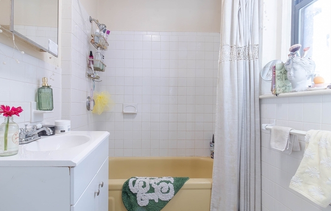 1 bed, 1 bath, 400 sqft, $2,200, Unit 1