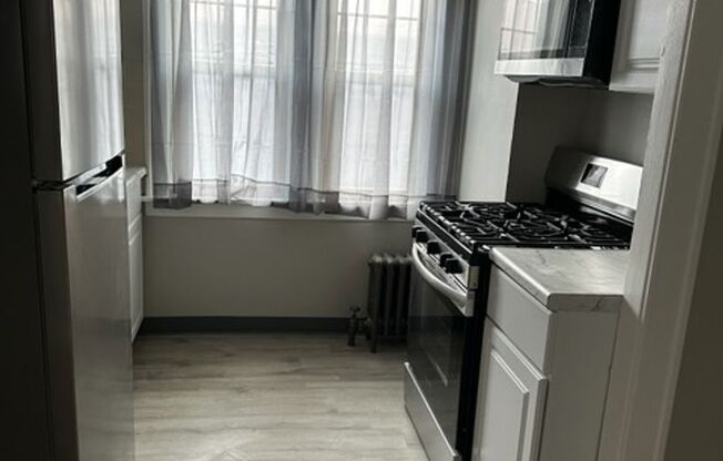 2 beds, 1 bath, 650 sqft, $1,195, Unit 601-11