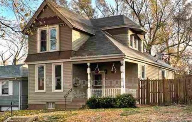 1009 N 49 AVE