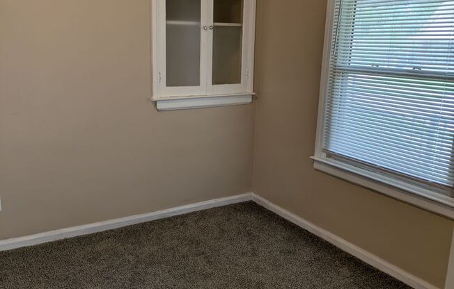4148 16th St 3bed/1bath with great kitchen and new flooring throughout located in Ecorse