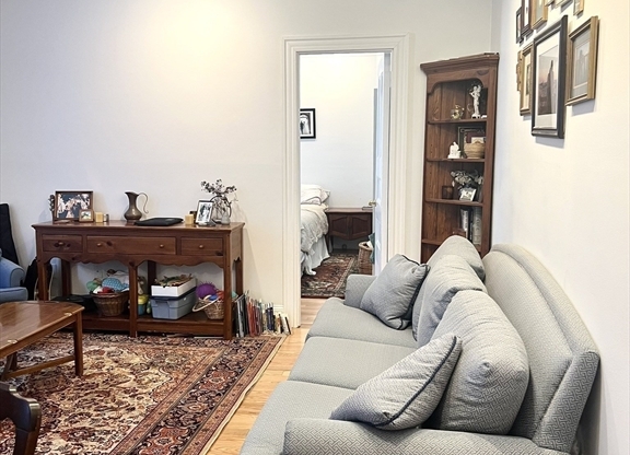 1 bed, 1 bath, 572 sqft, $3,200, Unit 6C