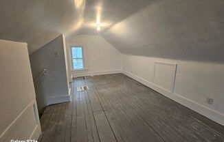 2 beds, 1 bath, $900, Unit 2085 SW 20th St Upstairs