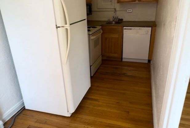 Studio, 1 bath, 300 sqft, $695, Unit Apt 103