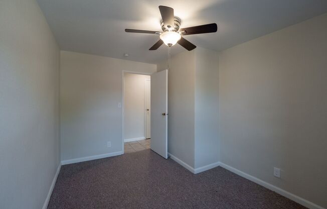 2 beds, 1 bath, 840 sqft, $1,040, Unit 106