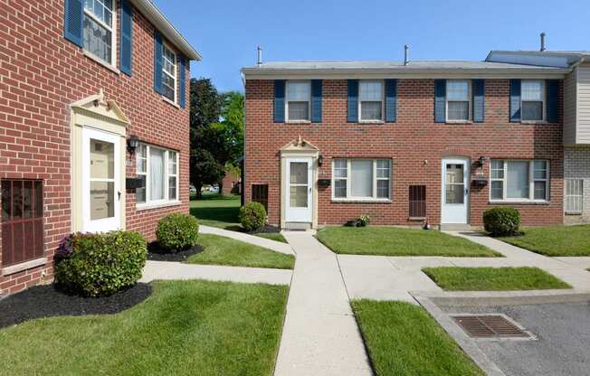Yorktowne Townhomes Exterior Front