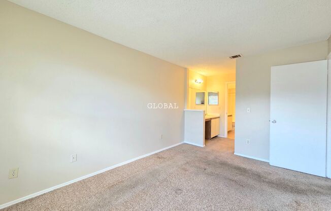 Charming 3-Bed, 2-Bath Townhome within Silver Park Villas