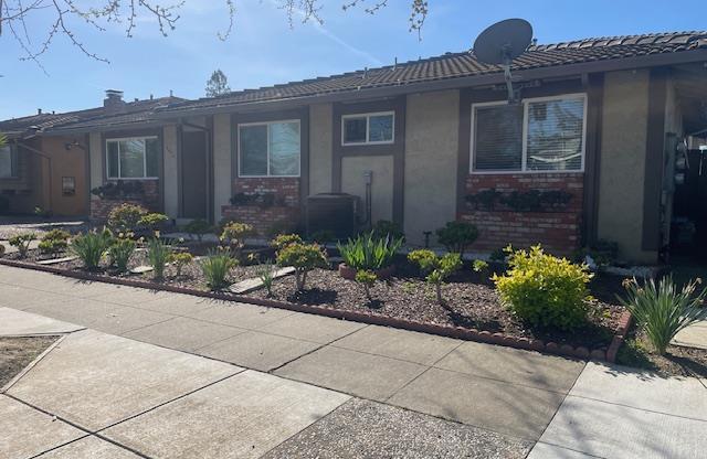 4416 Moorpark AVE 2