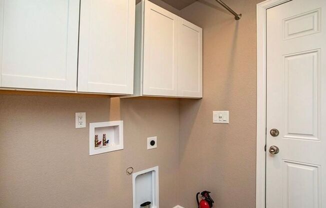 3 beds, 2 baths, $2,300