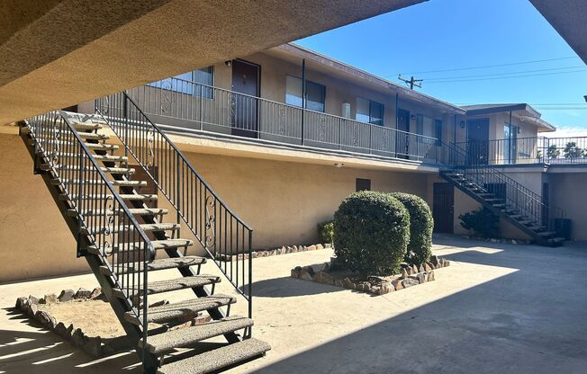 04 - 4623 Canoga Street