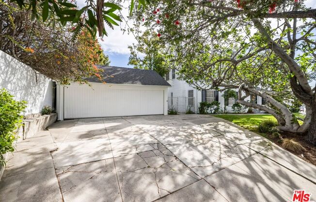 5818 W 8 ST